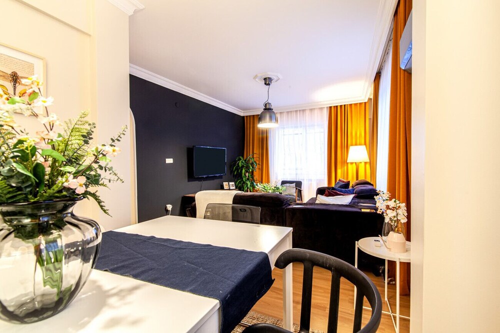 Central and Convenient Flat in Sisli
