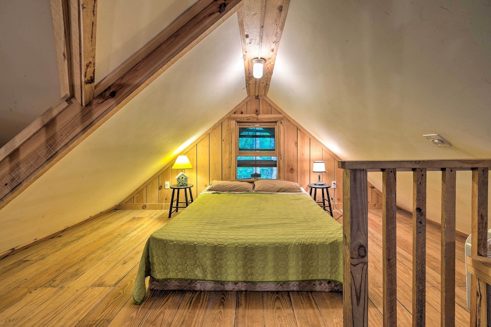 Jasper '7 Timbers' Cabin on 10 Acres w/ a Creek! view 5