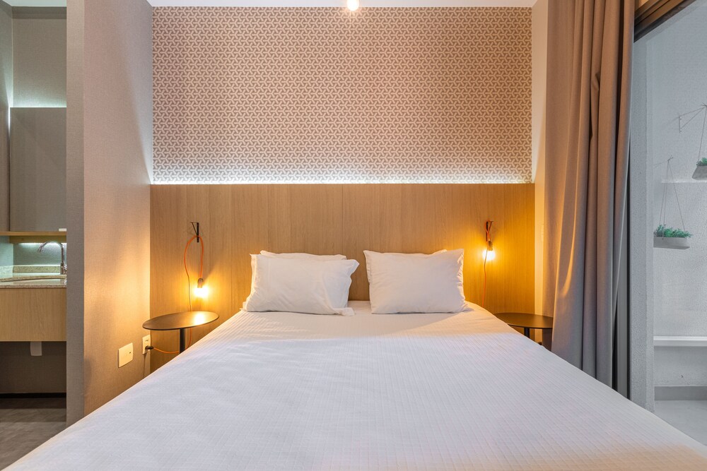 ESD - Studios E-Side By Anora Spaces