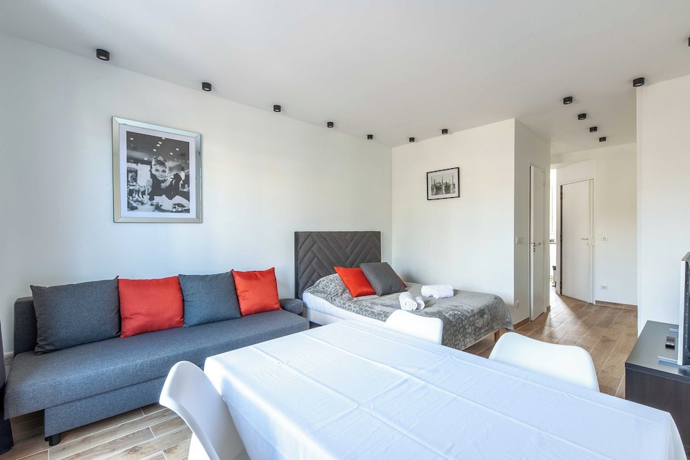 Beautiful Equipped Apartment in Downtown Deauville 4p/1br view 2