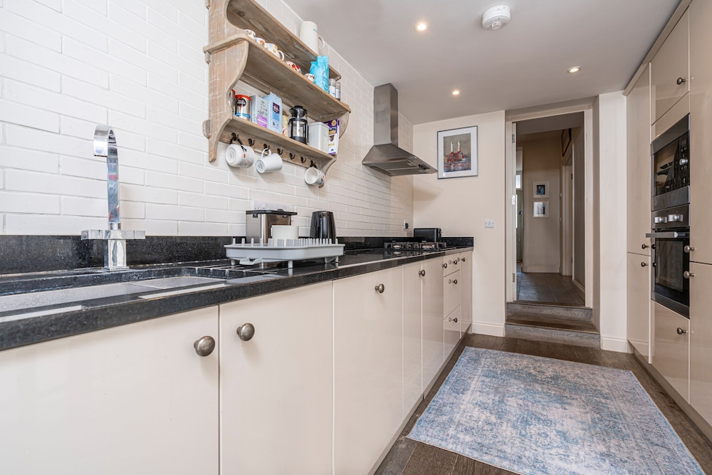 Lovely Battersea Home by Underthedoormat