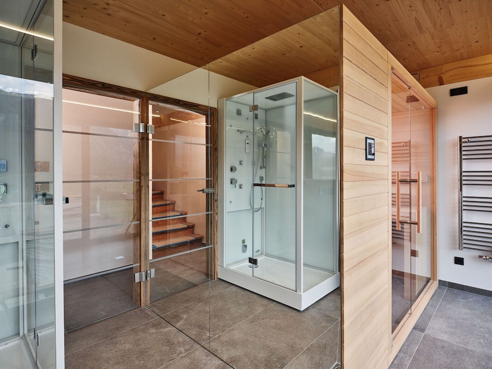 Luxury Chalet With Pool and Sauna Near Ski Lift