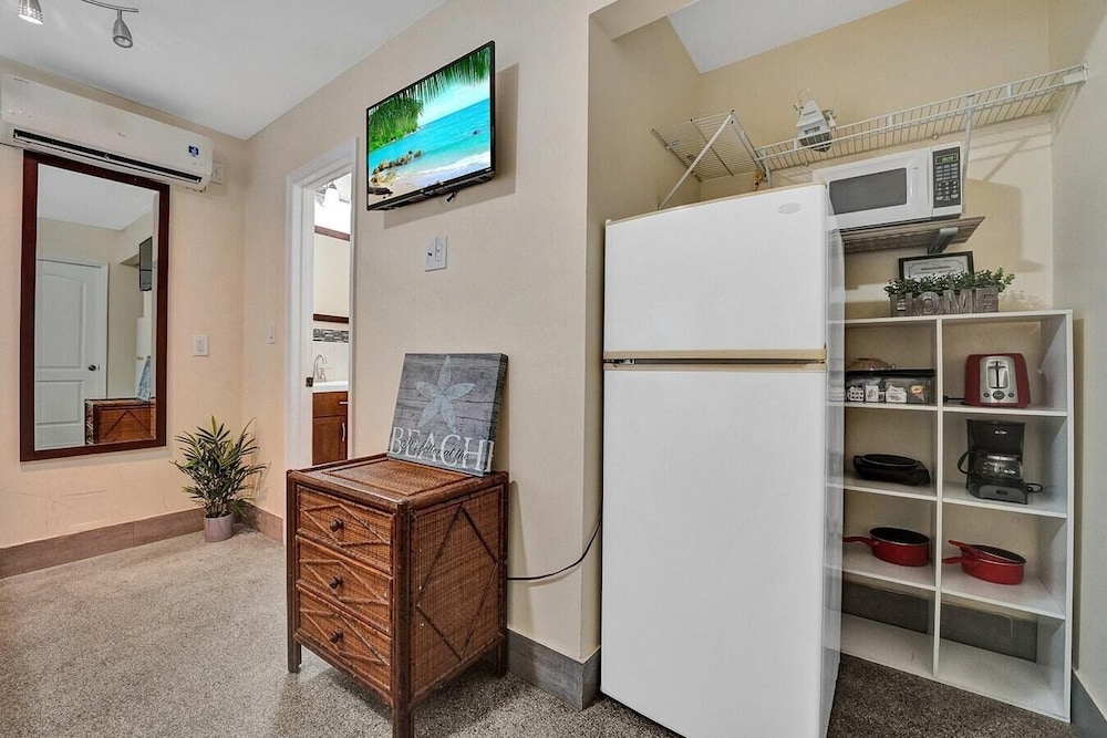 Hollywood Broadwalk Beach Walk Family Vacation - Image 2