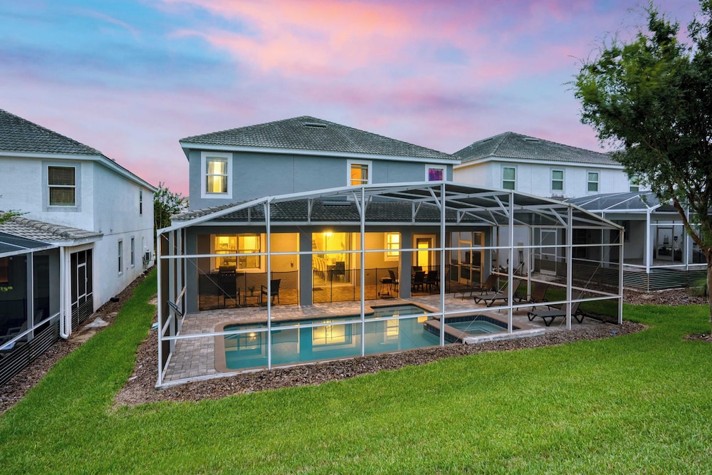 Stinger Luxe Retreat by Avantstay 8BR Luxury Villa Near Disney w/ Pool & Game Room