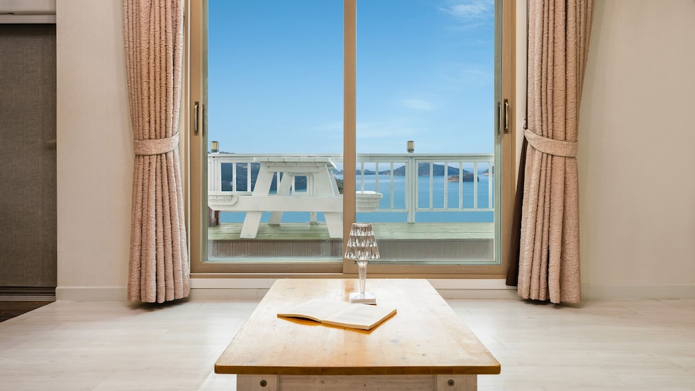Yeosu Grace Family Pension