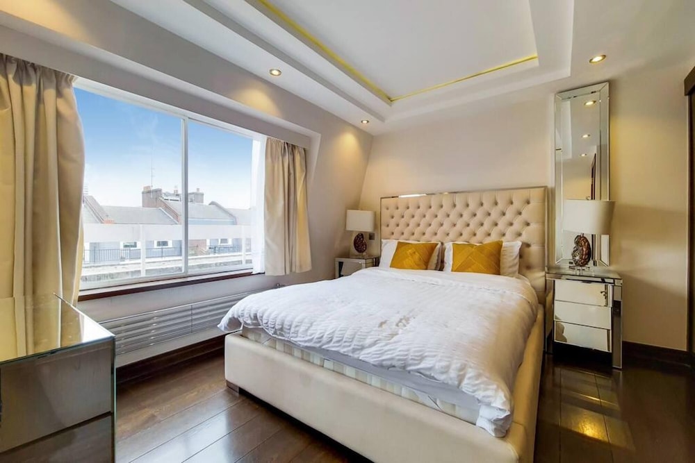 Beautiful Four Bedroom Apartment Behind Selfridges