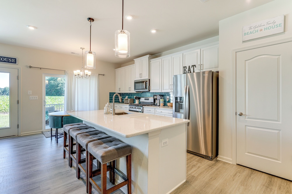 < 4 Mi to Bethany Beach Boardwalk: Family Townhome