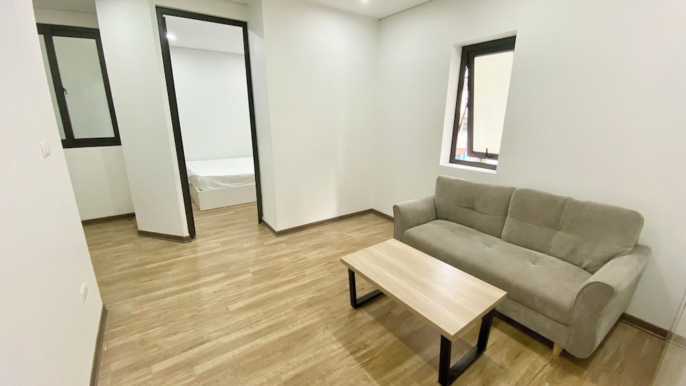 Era Apartment Lac Long Quan
