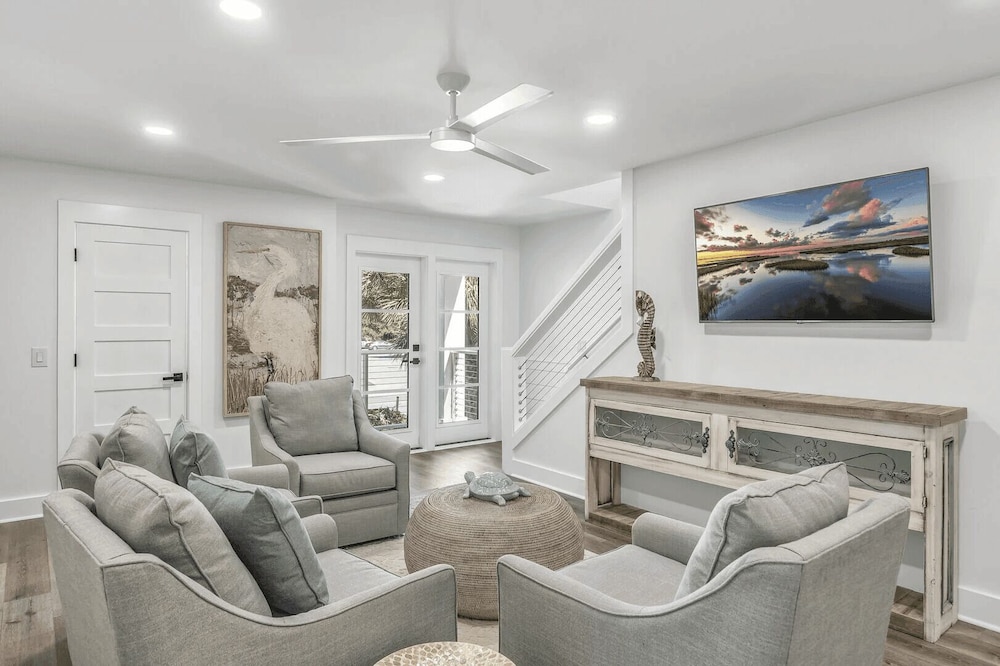 30A Beach Music by Avantstay Pool w/ Gulf Views Golf Cart