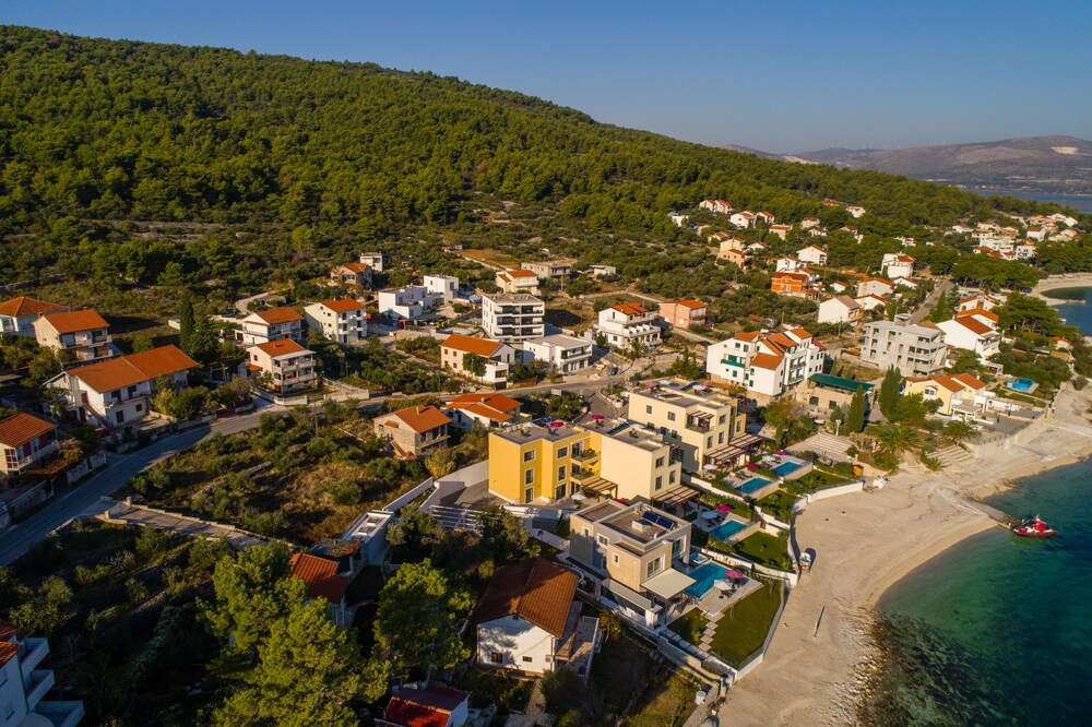 Acadia Beach Villas & Apartments, Slatine