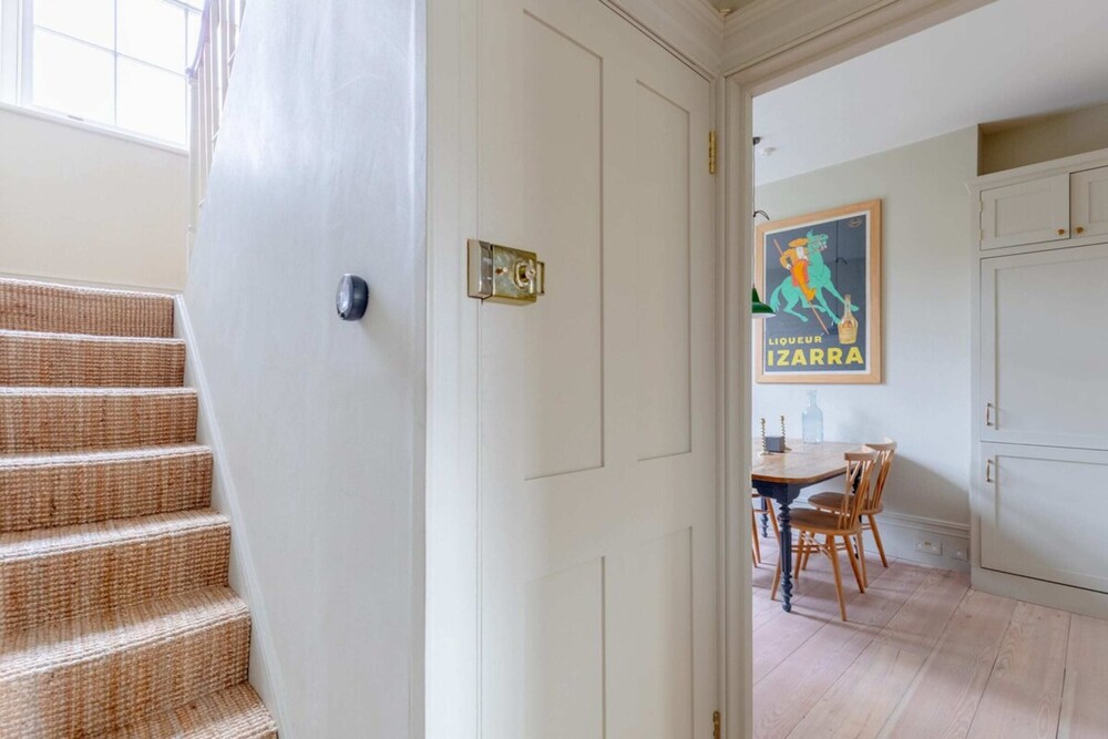 Spacious & Elegant 2BD Victorian Flat - Islington!