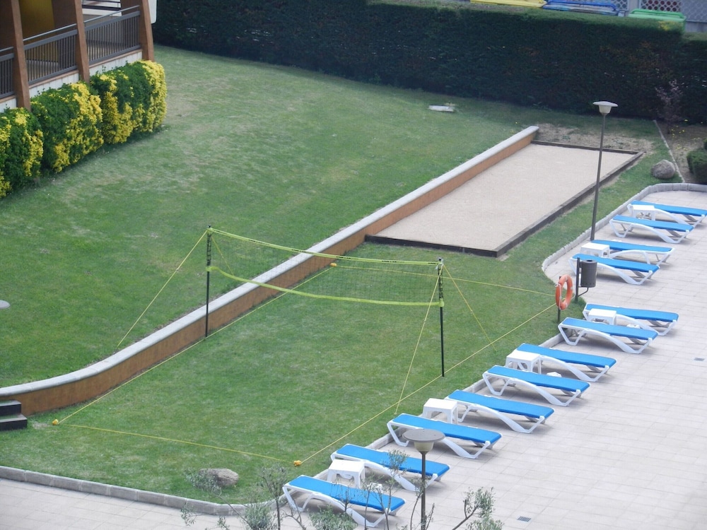 Aparthotel Tossa Park in Tossa de Mar Near Beach