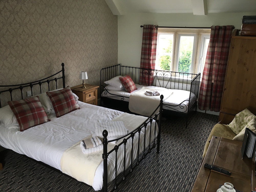 The Hollies Inn