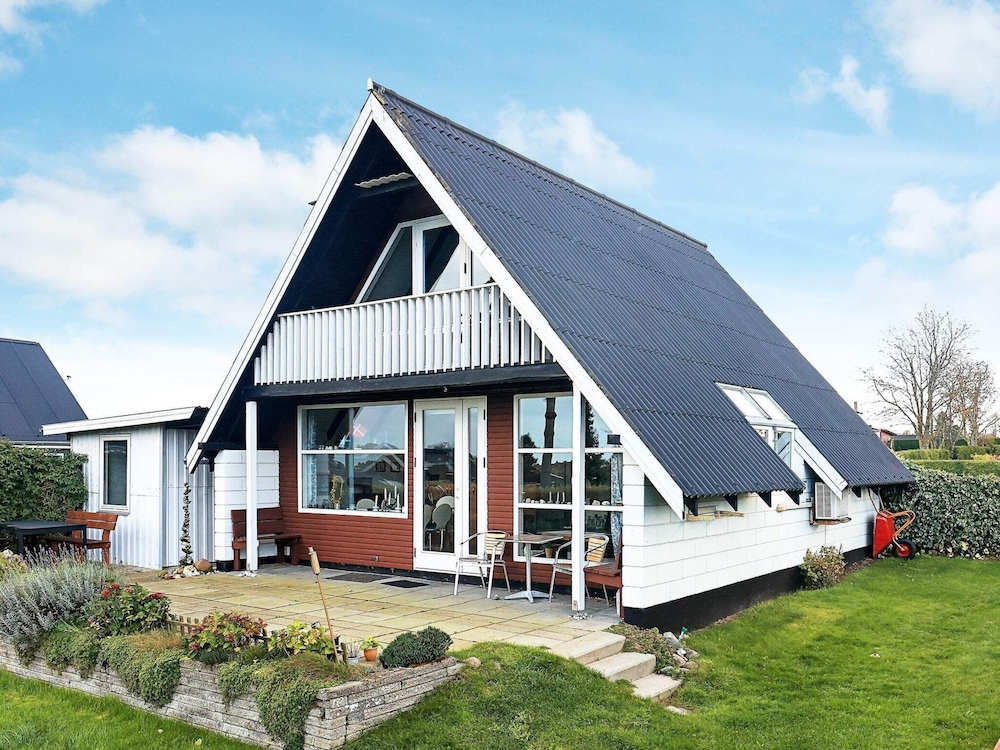 6 Person Holiday Home in Bogense