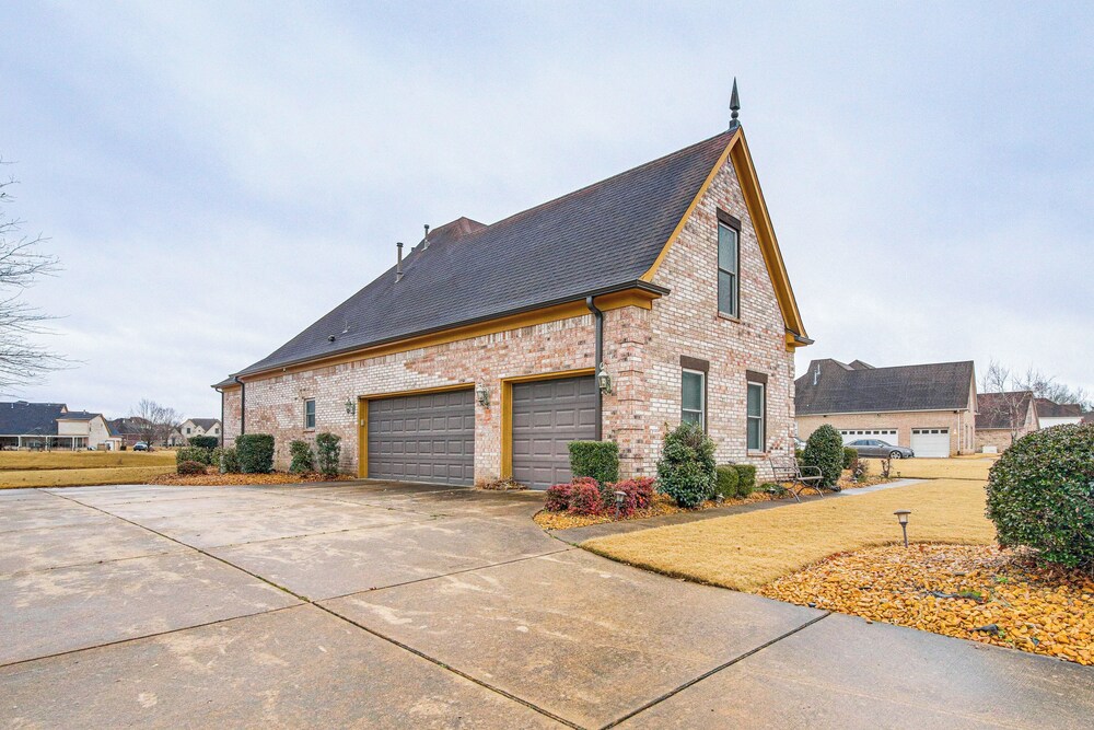 Family-friendly Gem w/ Home Office in Memphis