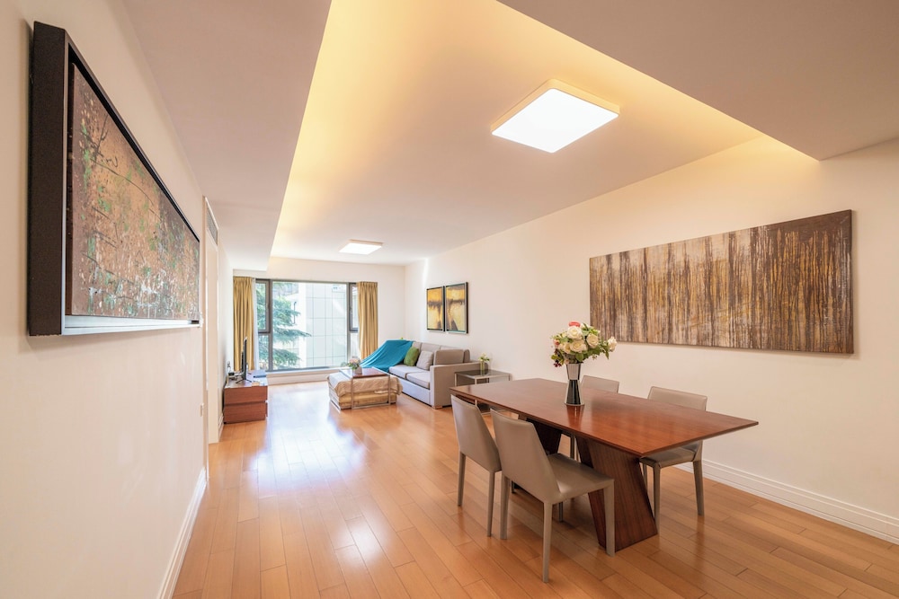 Tyms Luxury 2BR 1BA Apt Xujiahui Shops