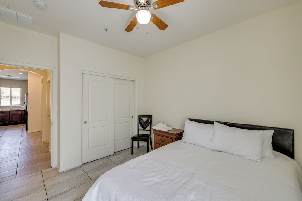 7 Mi to Dtwn: Spacious Stay in Phoenix!