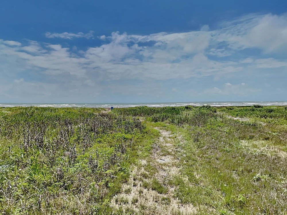 Whispering Sands Beachfront by Ryson Vacation Rentals