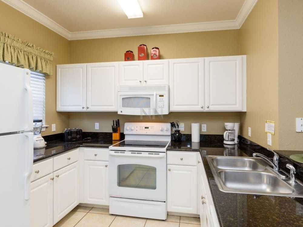 Fv88818 - Lucaya Village - 4 Bed 3 Baths Townhome