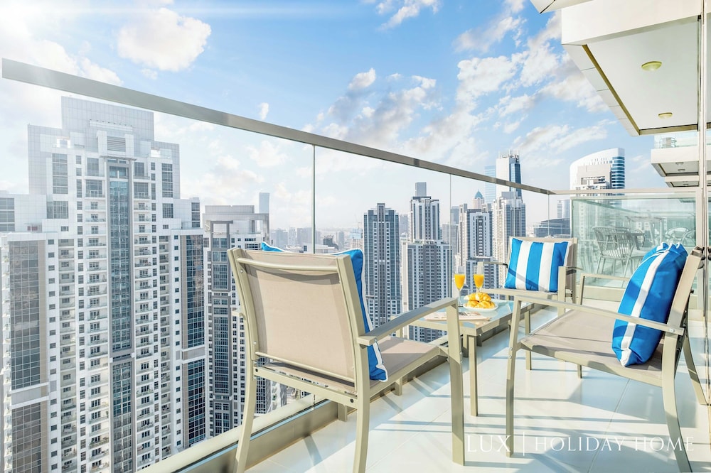 LUX Paramount Burj View Business Bay