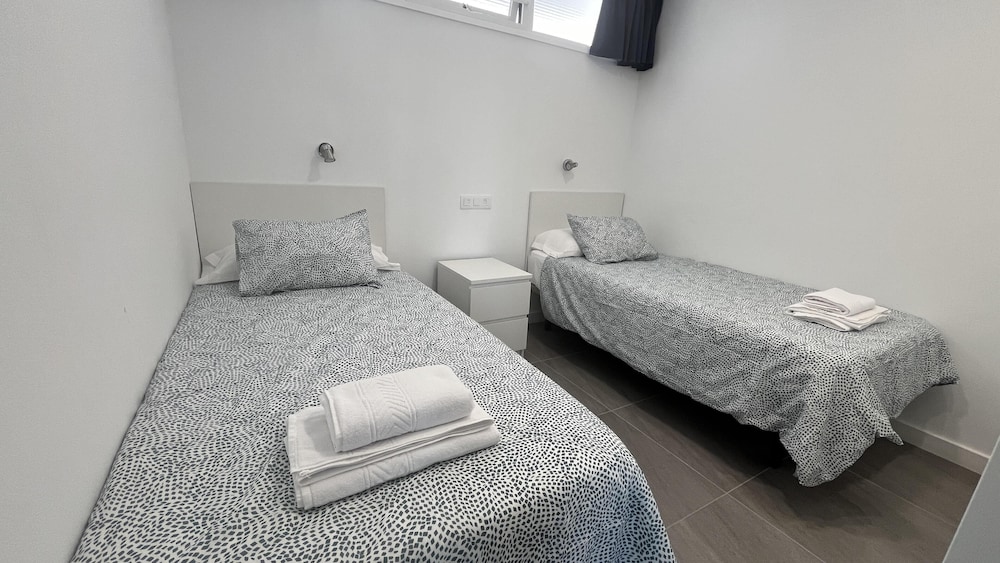 Renovated Apartment by the Beach and Yumbo Centre