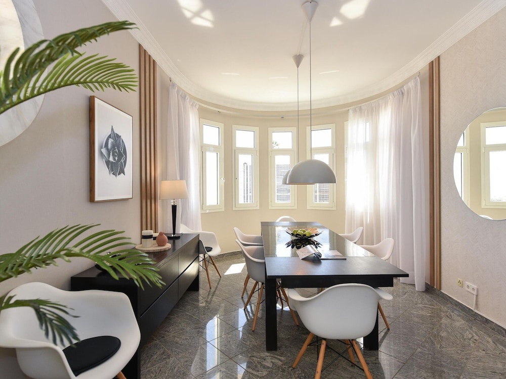Belvilla by OYO Villa Doramas 12 pax view 4
