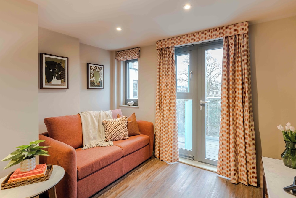 Waterside Living I Luxe Apartments