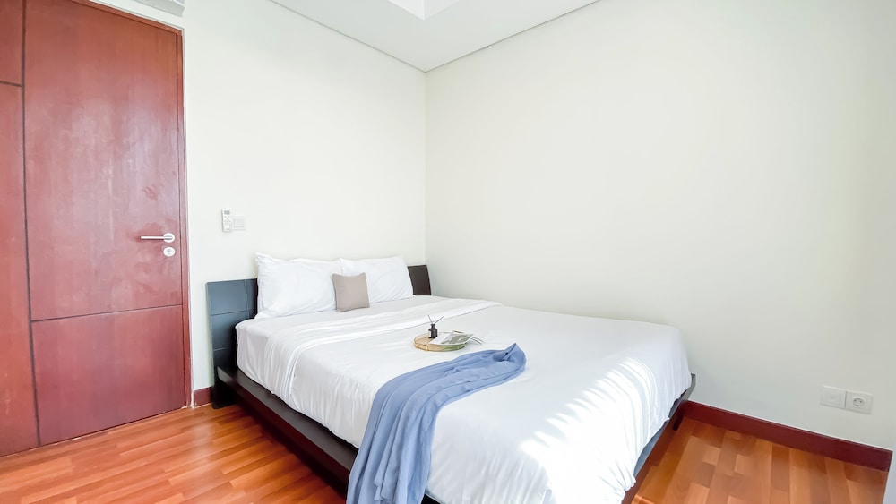 Spacious 2Br Apartment With Private Lift At The Kencana Residence