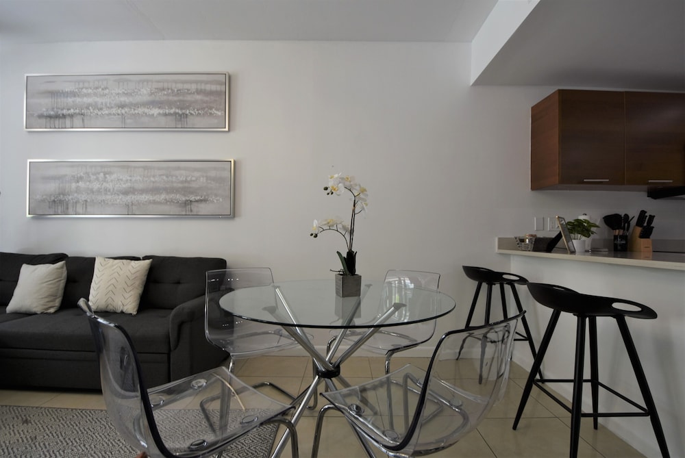 Lovely apt in the heart Midtown