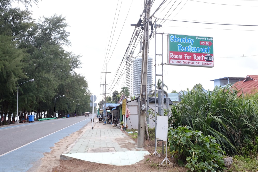 Chomlay Restaurant & Room for Rent