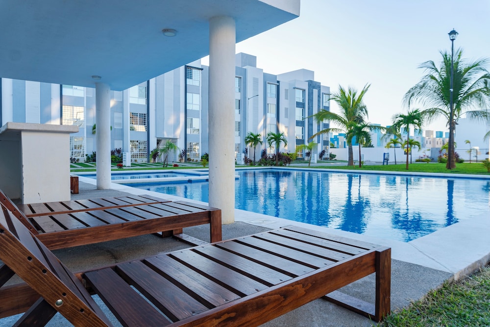 Acapulco Penthouse with 2 Bedrooms Pool