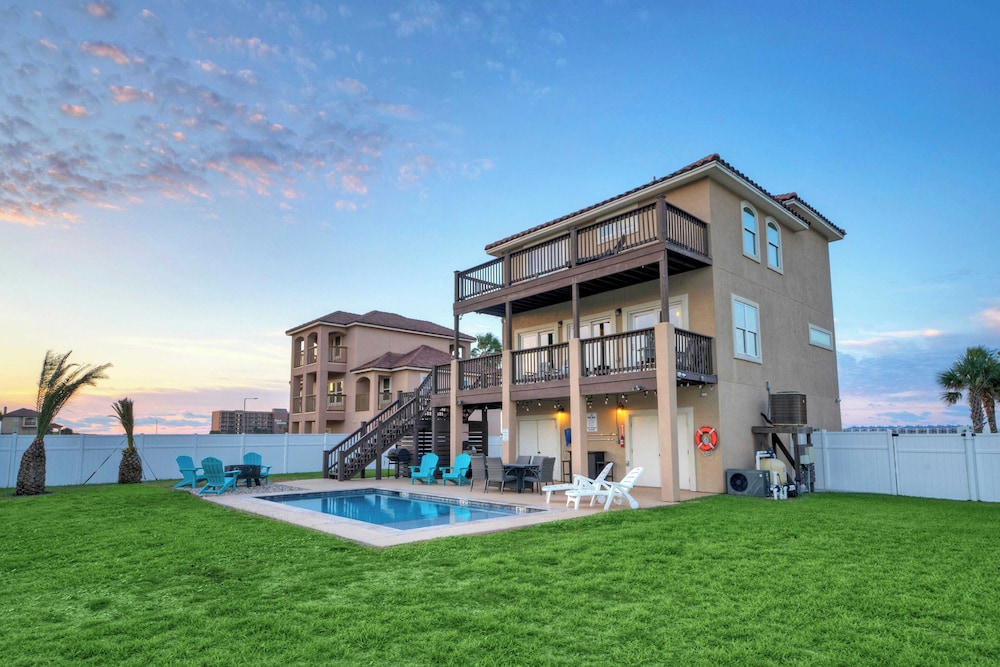2 Homes, Sleeps 22 Steps to the Beach, Private Pool, Fire Pit, Balcony Views