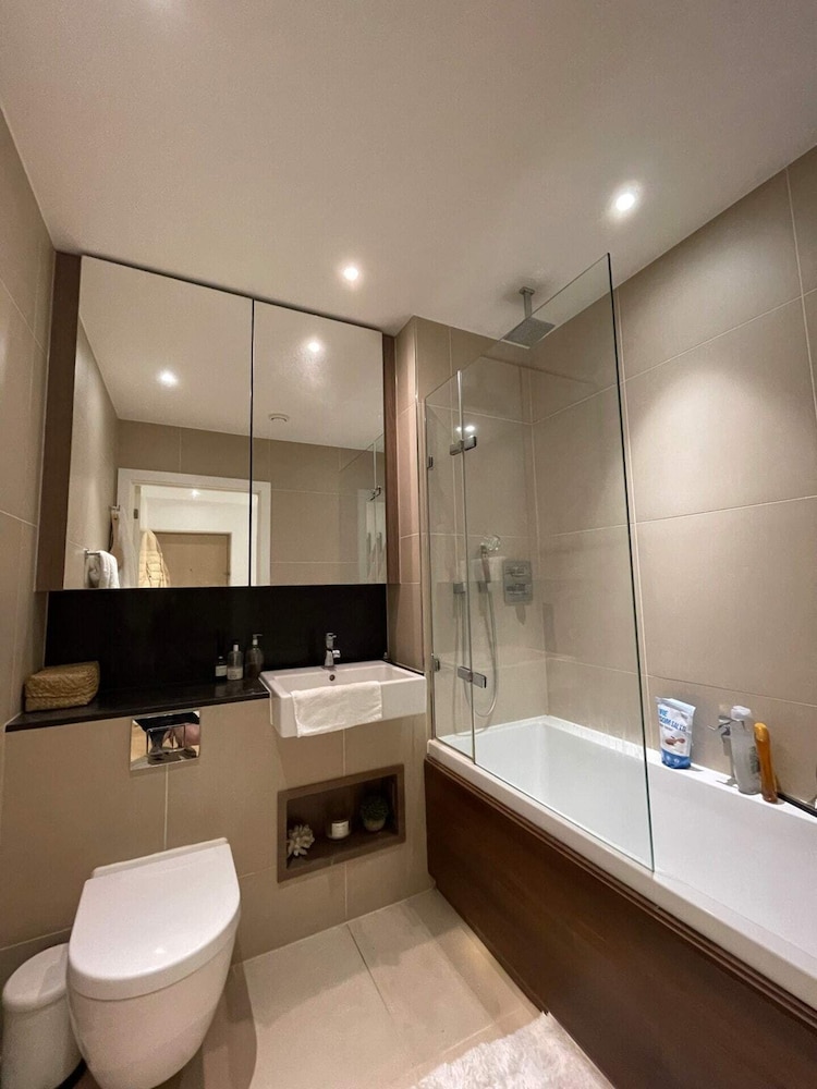 Chic 1BD Flat by the River Thames - Fulham!