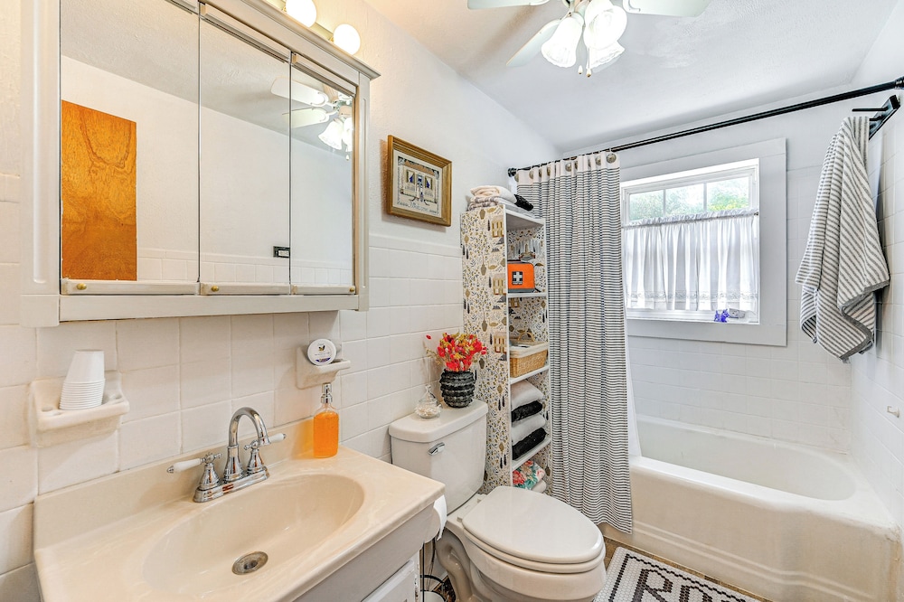 Family Fancy Gap Cottage w/ Deck - Pets Welcome! view 2