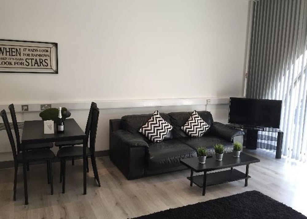 Captivating 1-bed Apartment in Swansea view 2