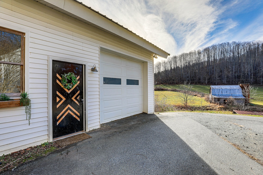 Inviting Vilas Cottage: 9 Mi to Downtown Boone! view 4