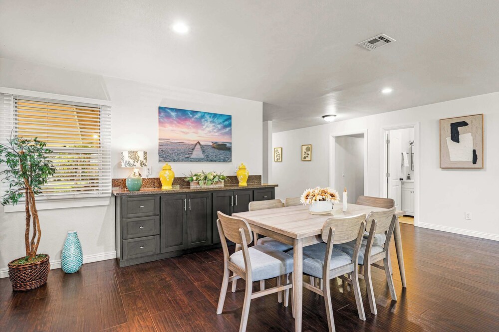 Spacious Retreat w Large Kitchen & Outdoor Patio