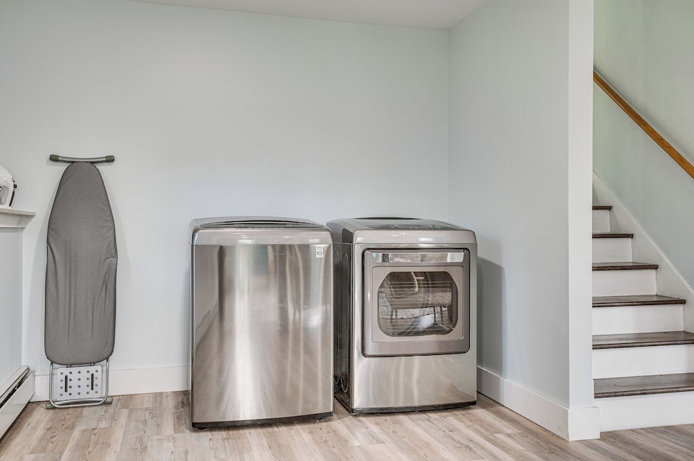 Golf, Hike & Explore: Family Home in Pembroke!