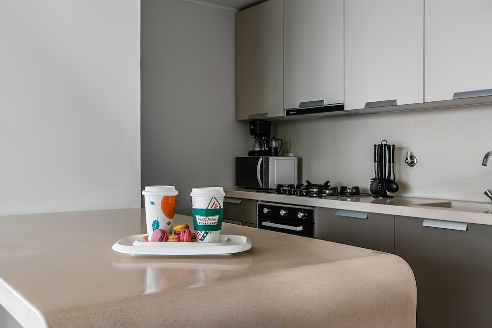 Lush Apartment Ocean View view 5