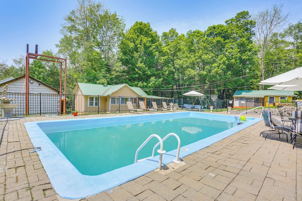 Communal Pool & Playground: Mongaup Valley Cabin!