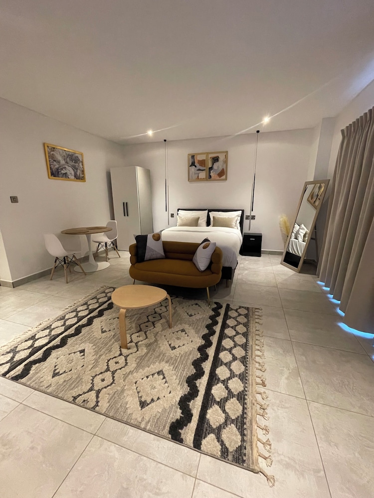 The City Landing Apartment The Signature