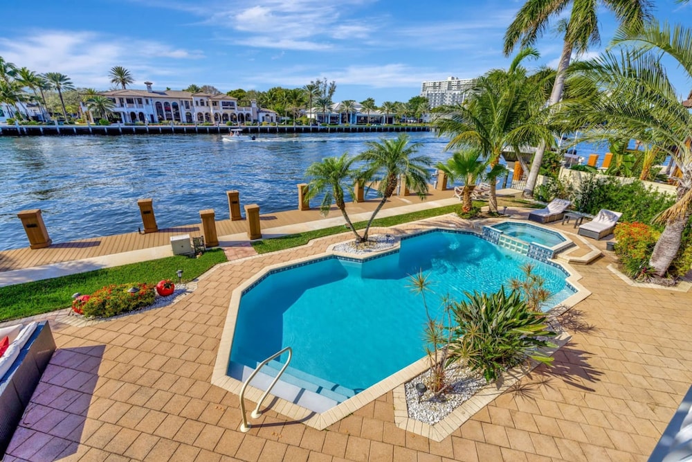 Serenity Villa Water Front