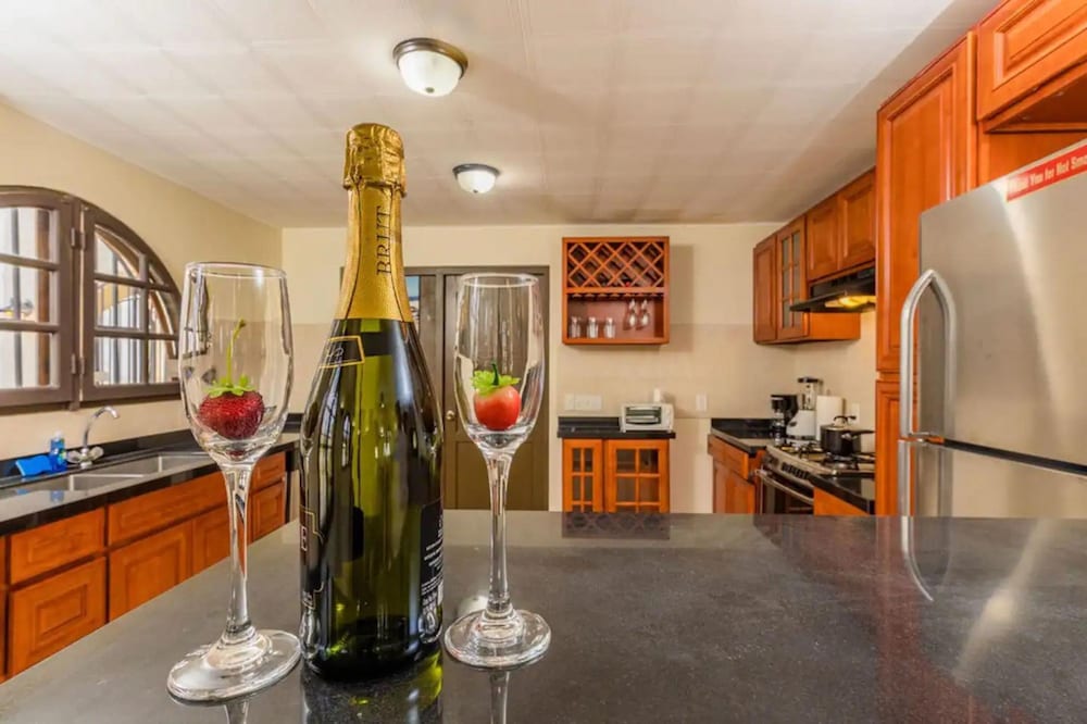 Beautiful 4BR 3BA Villa w Private Pool Jacuzzi