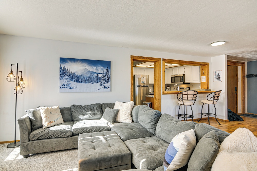 Walk to Lifts: Brian Head Condo w/ Ski Locker!