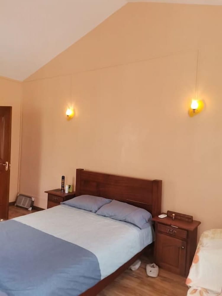 Luxury 6-bedroom Villa Near sea Flic en Flac view 3