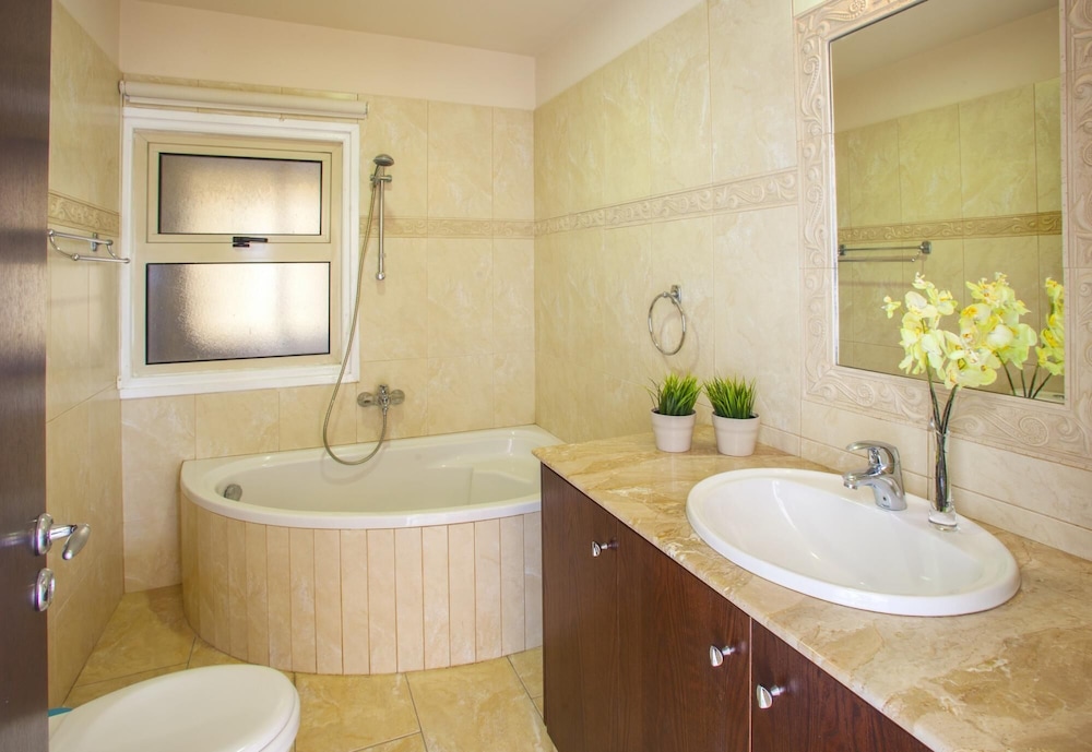 Mackenzie Eftyhia Beachfront Suite