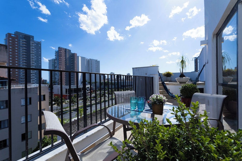 Cobertura com Piscina privativa e AC