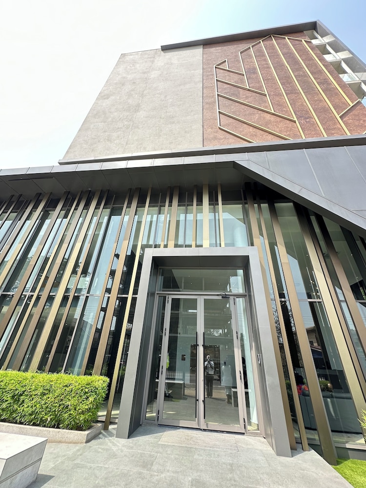 Easy Stay at the Lennox