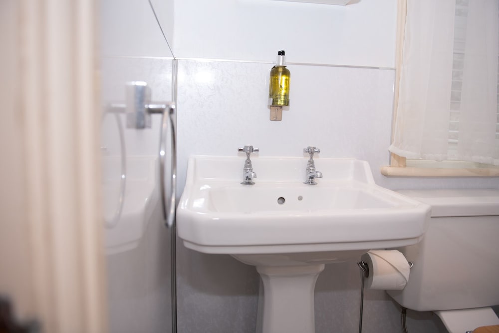 Milton House Studio Apartment Suites