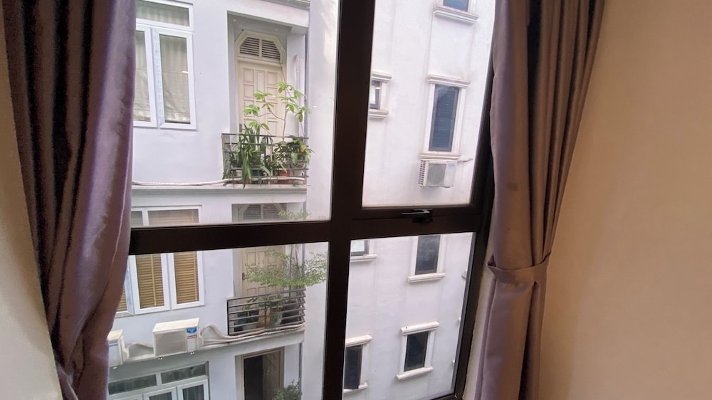 Era Apartment Ha Yen Quyet